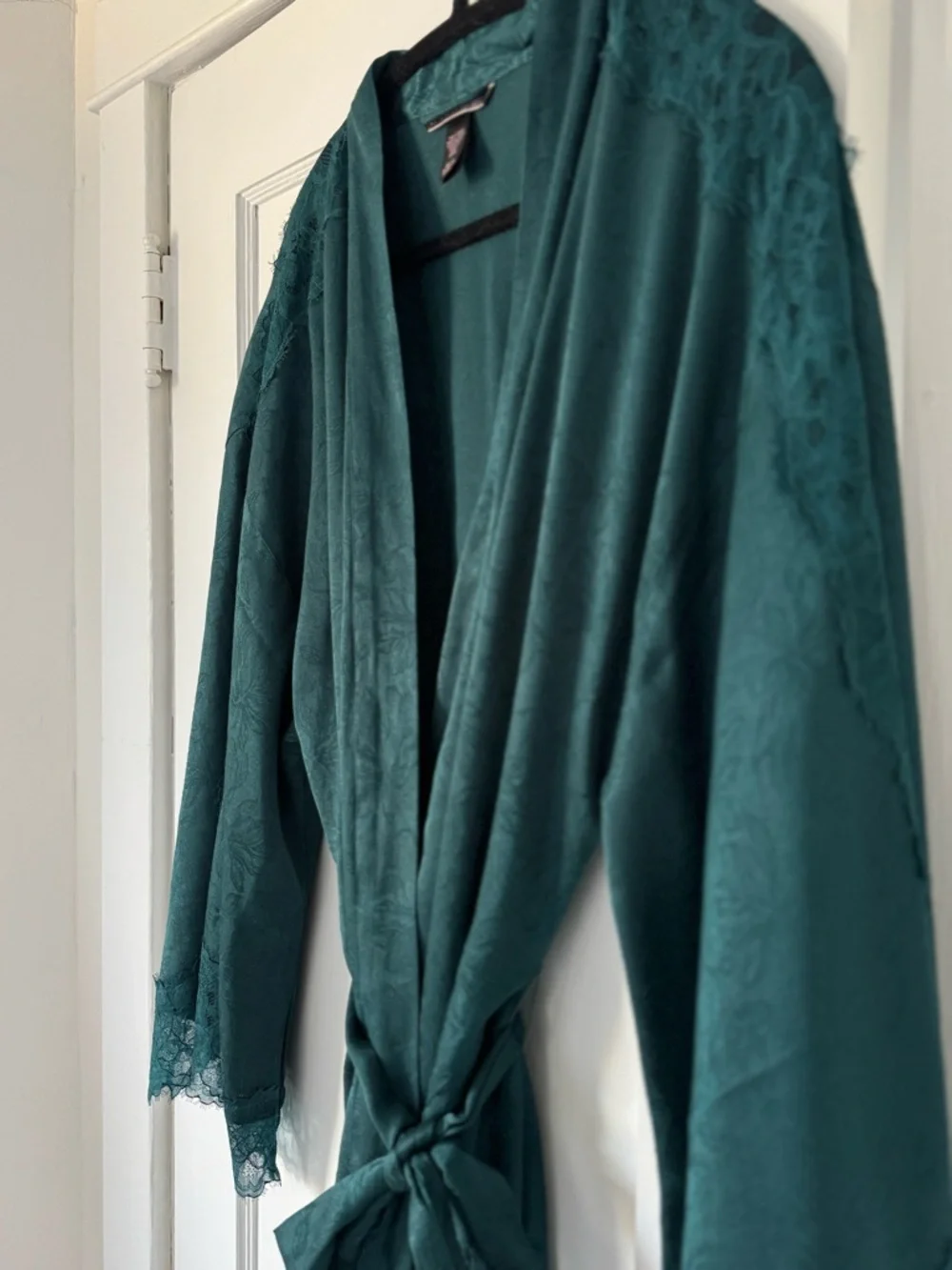 Victorias Secret Short Robe - Picture 2 of 8